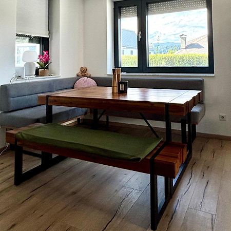 Schoene Wohnung Mit Terrasse Und Parkplatz 벨덴암워스에르시 외부 사진