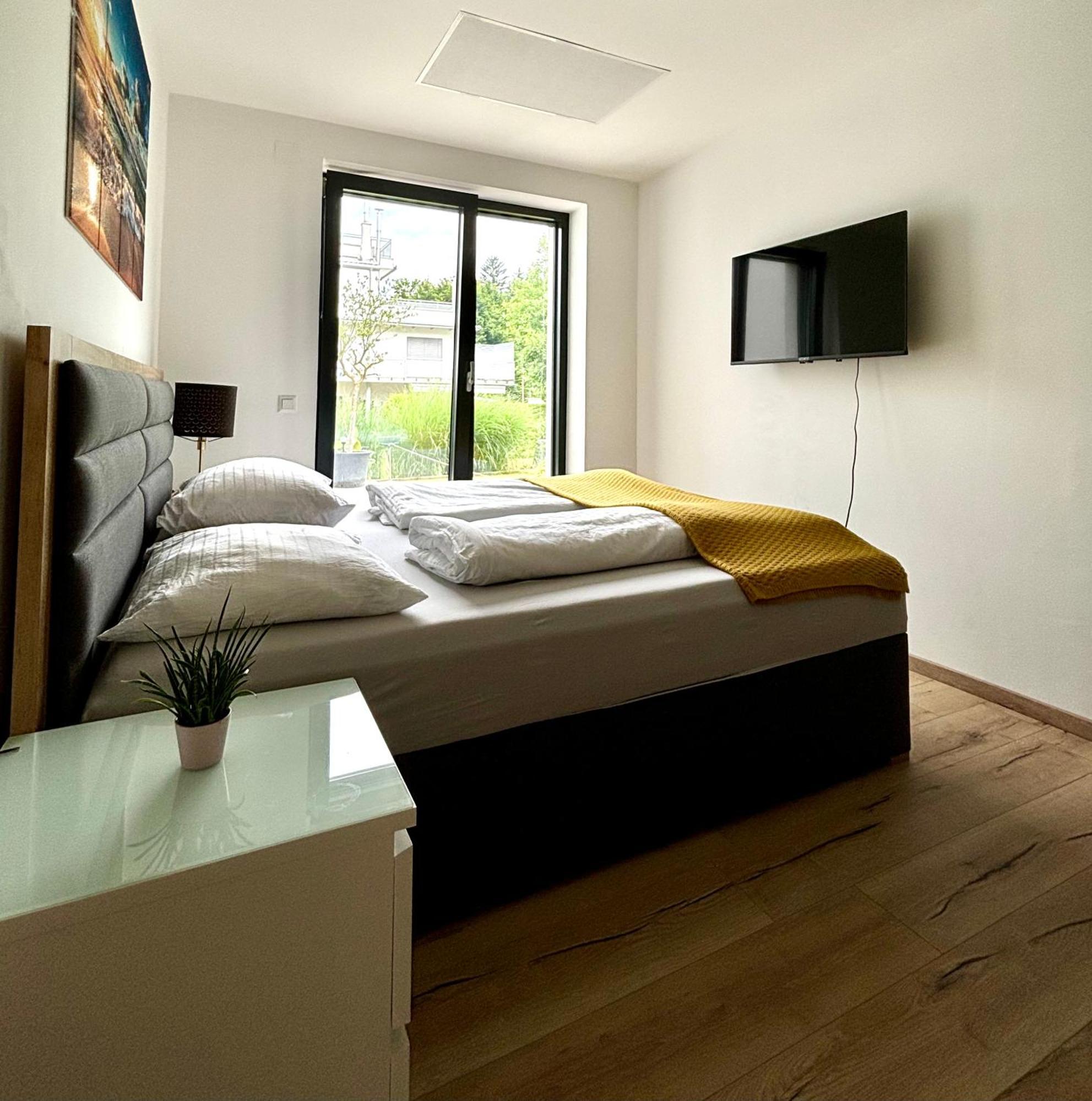 Schoene Wohnung Mit Terrasse Und Parkplatz 벨덴암워스에르시 외부 사진