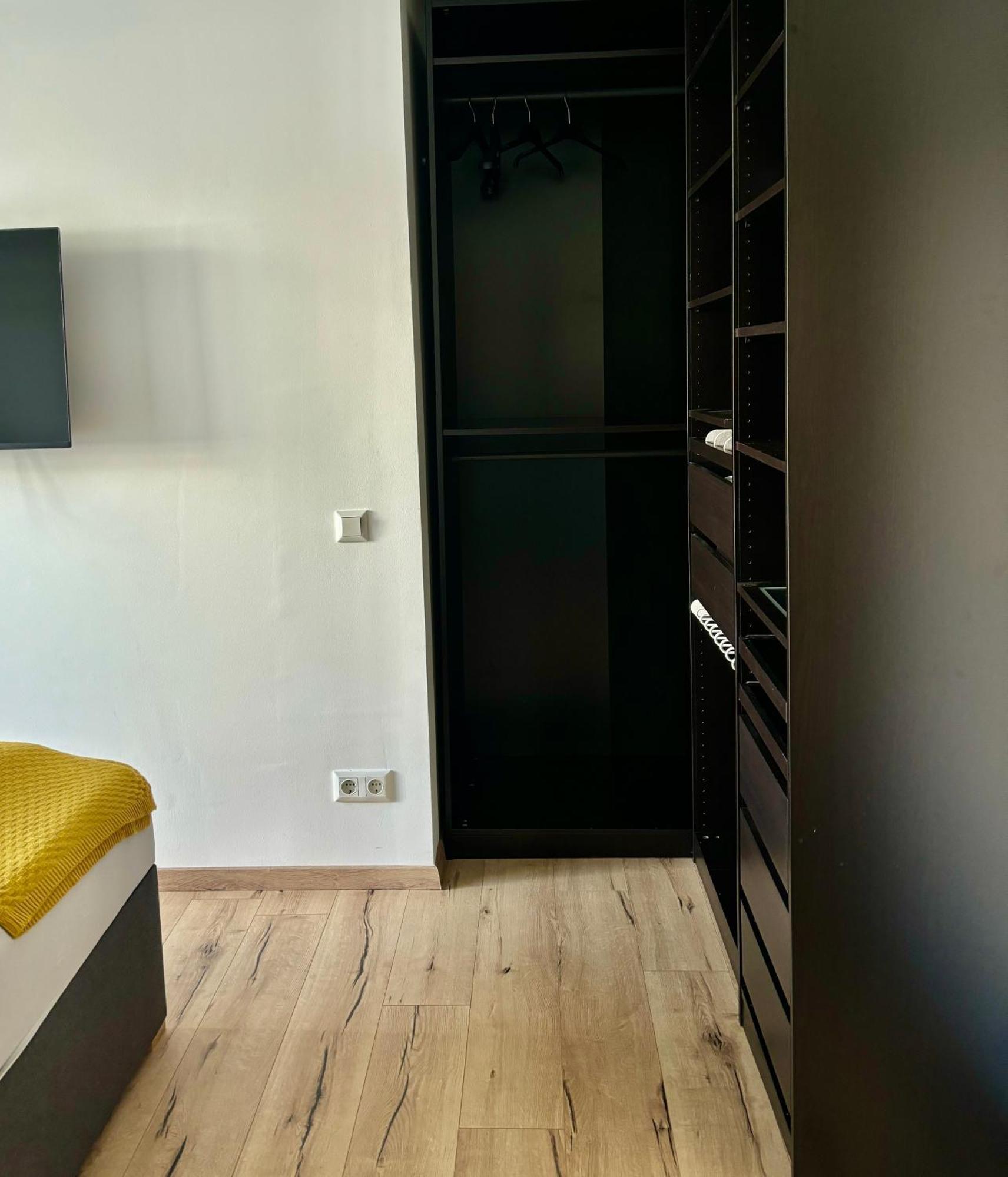 Schoene Wohnung Mit Terrasse Und Parkplatz 벨덴암워스에르시 외부 사진