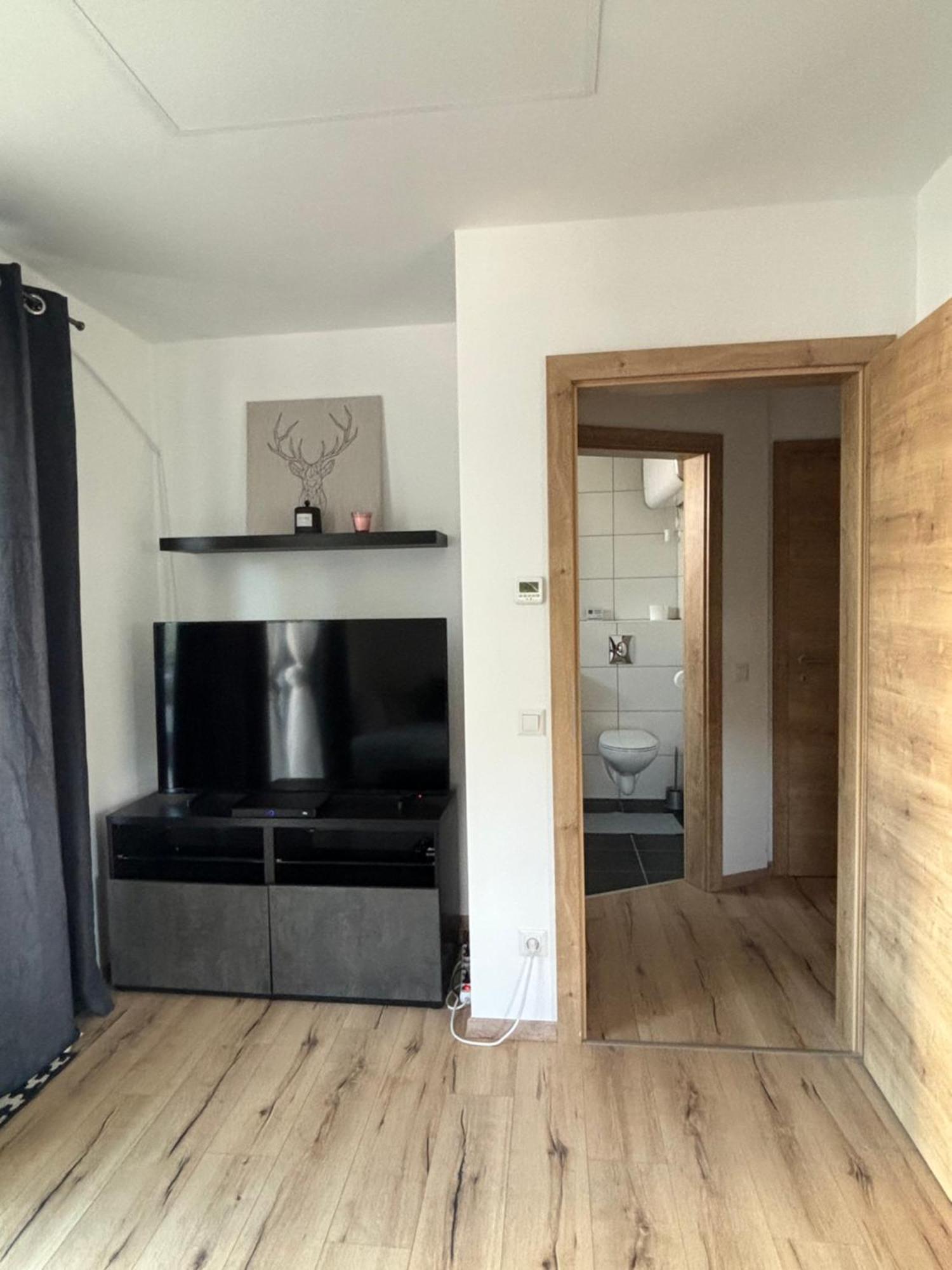 Schoene Wohnung Mit Terrasse Und Parkplatz 벨덴암워스에르시 외부 사진