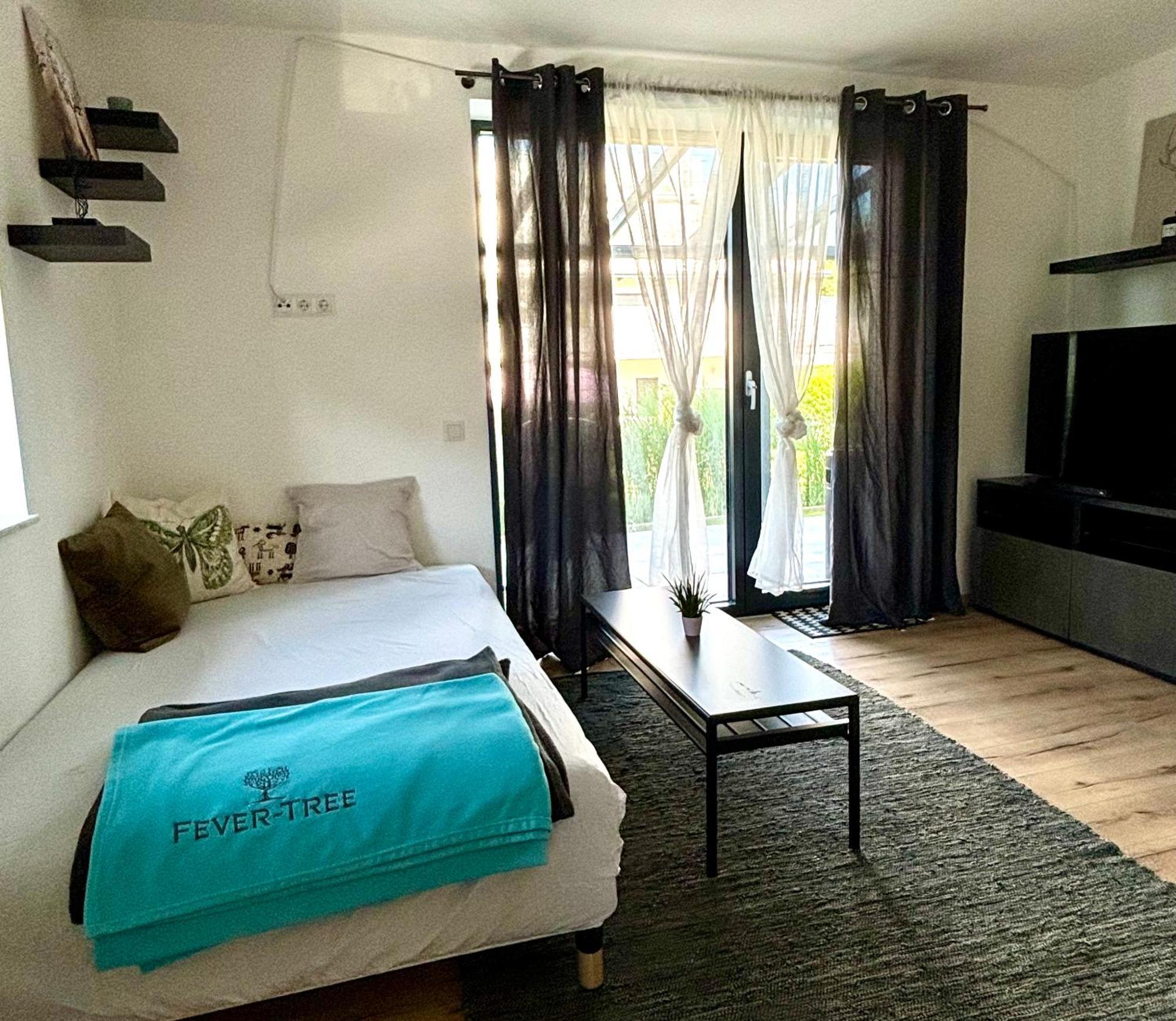 Schoene Wohnung Mit Terrasse Und Parkplatz 벨덴암워스에르시 외부 사진