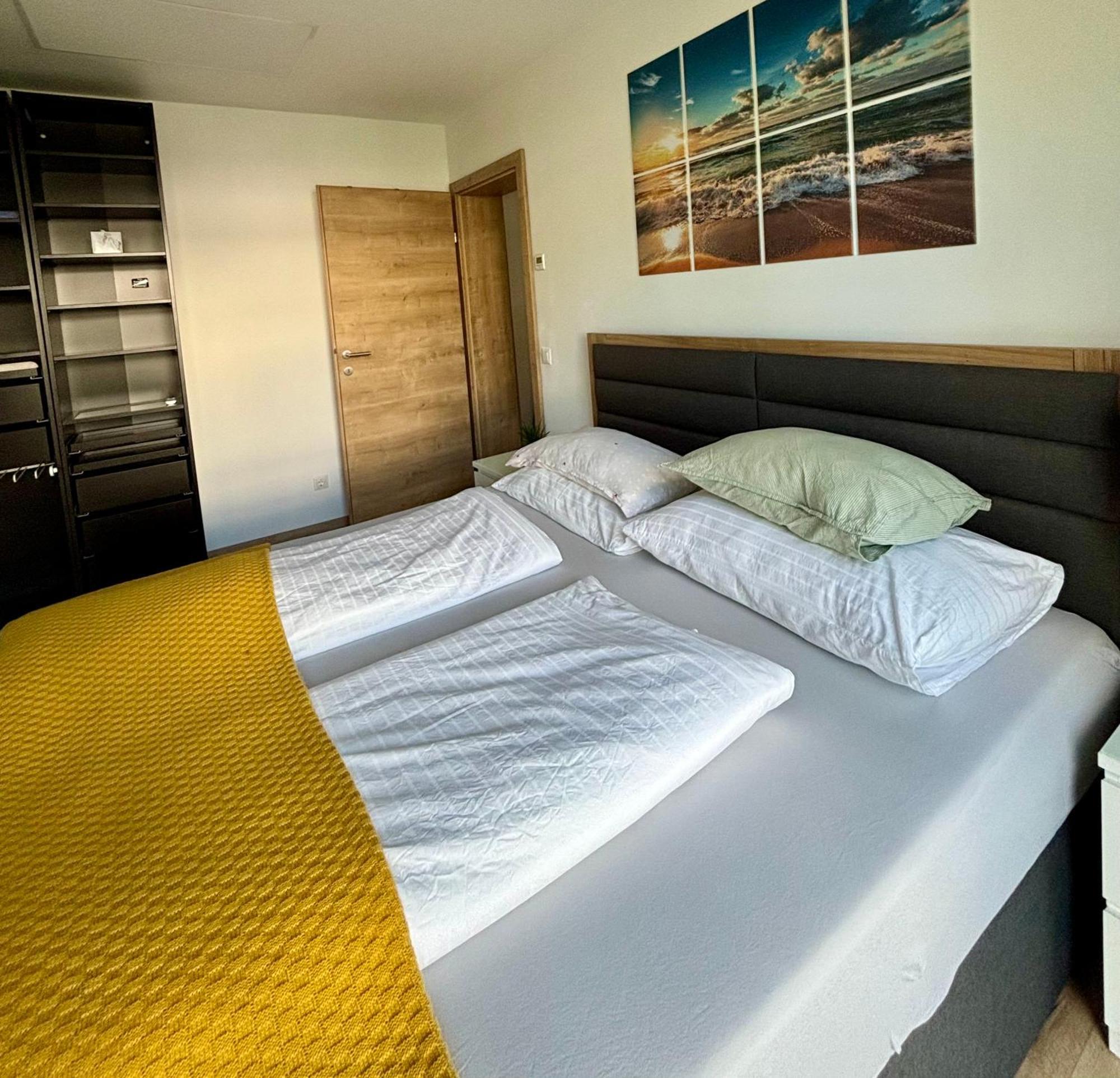 Schoene Wohnung Mit Terrasse Und Parkplatz 벨덴암워스에르시 외부 사진