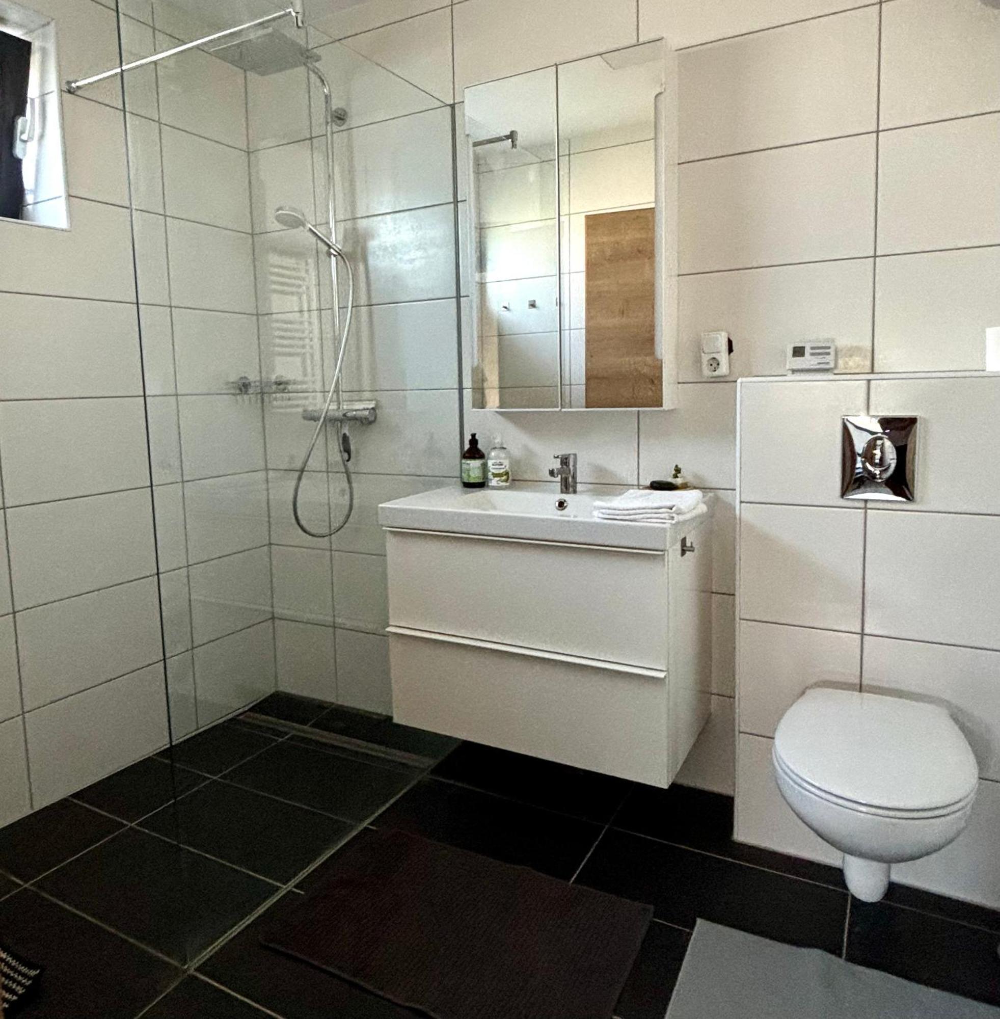 Schoene Wohnung Mit Terrasse Und Parkplatz 벨덴암워스에르시 외부 사진